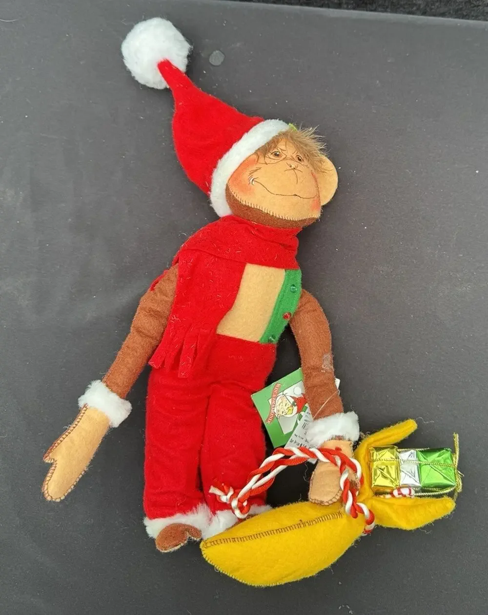 Annalee 12” Sitting Christmas Monkey Holds Banana w/Gifts #750808 w/Tag -TO9